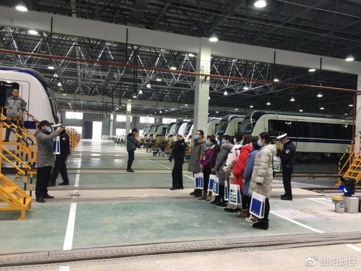 市民代表在車輛段合影留念