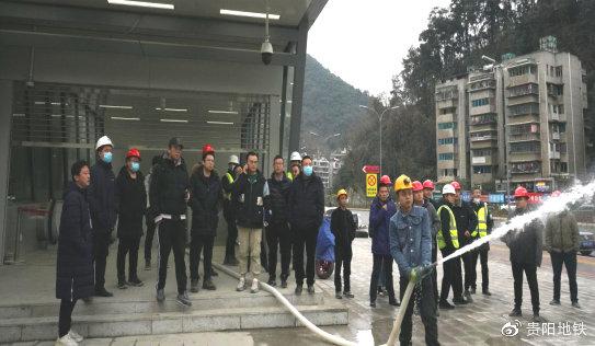 驗收組對站內(nèi)消防水系統(tǒng)進行測試