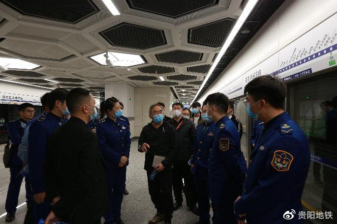 專家組詢問(wèn)車站標(biāo)識(shí)配置情況